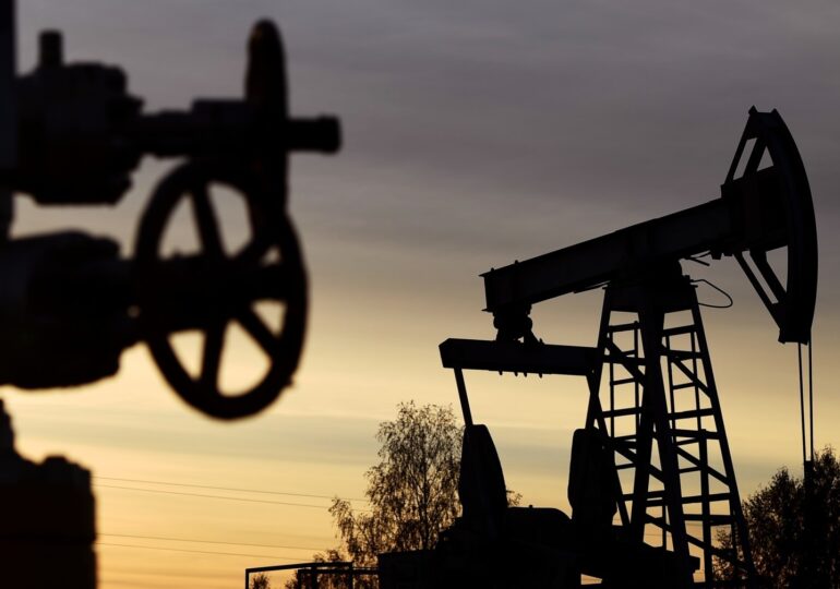 Цены на нефть растут и удерживаются вблизи максимумов за 7 лет