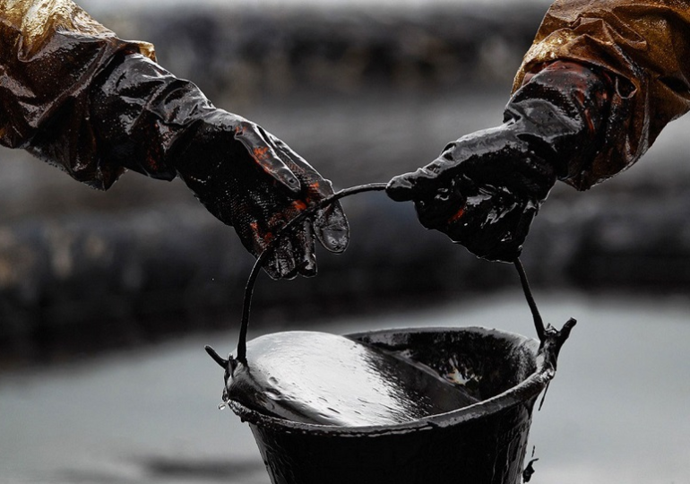 Цены на нефть снижаются после замедления экономической активности в Китае