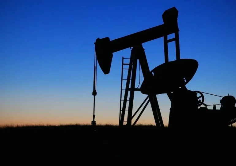 Цены на нефть резко опускаются до месячного минимума