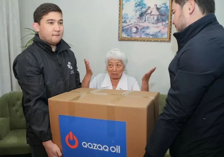 Qazaq Oil раздал продуктовые наборы нуждающимся семьям в столице