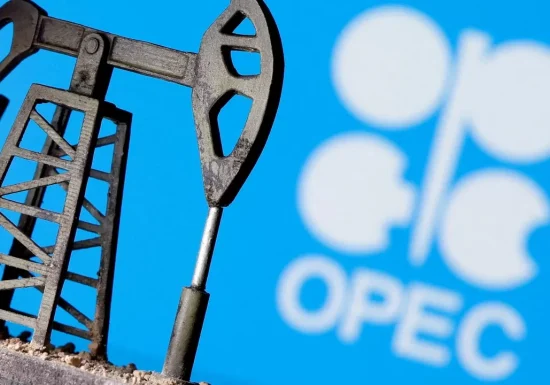 ОПЕК+ наращивает добычу, а нефть продолжает падать