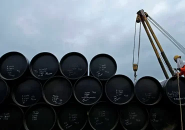 Цены на нефть удерживают рост в ожидании переговоров между США и Китаем