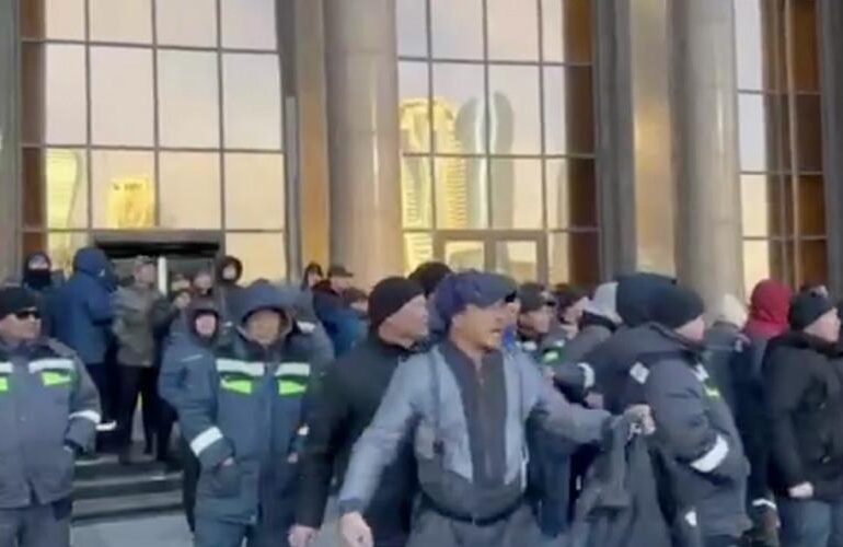 Все проблемные вопросы в «нефтянке» Мангистау возникают из-за подрядчиков – «КазМунайГаз»