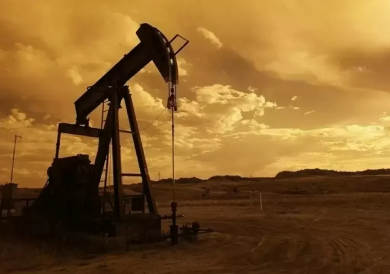 Нефть торгуется стабильно на фоне угроз перебоев с поставками из России