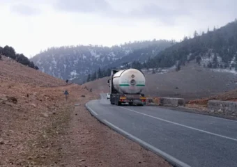 Казахстан намерен беспошлинно завозить бензин из России