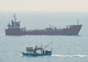 Россия готова задействовать ВМФ для защиты нефтяных танкеров